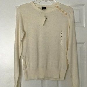 white gap sweater shoulder buttoned